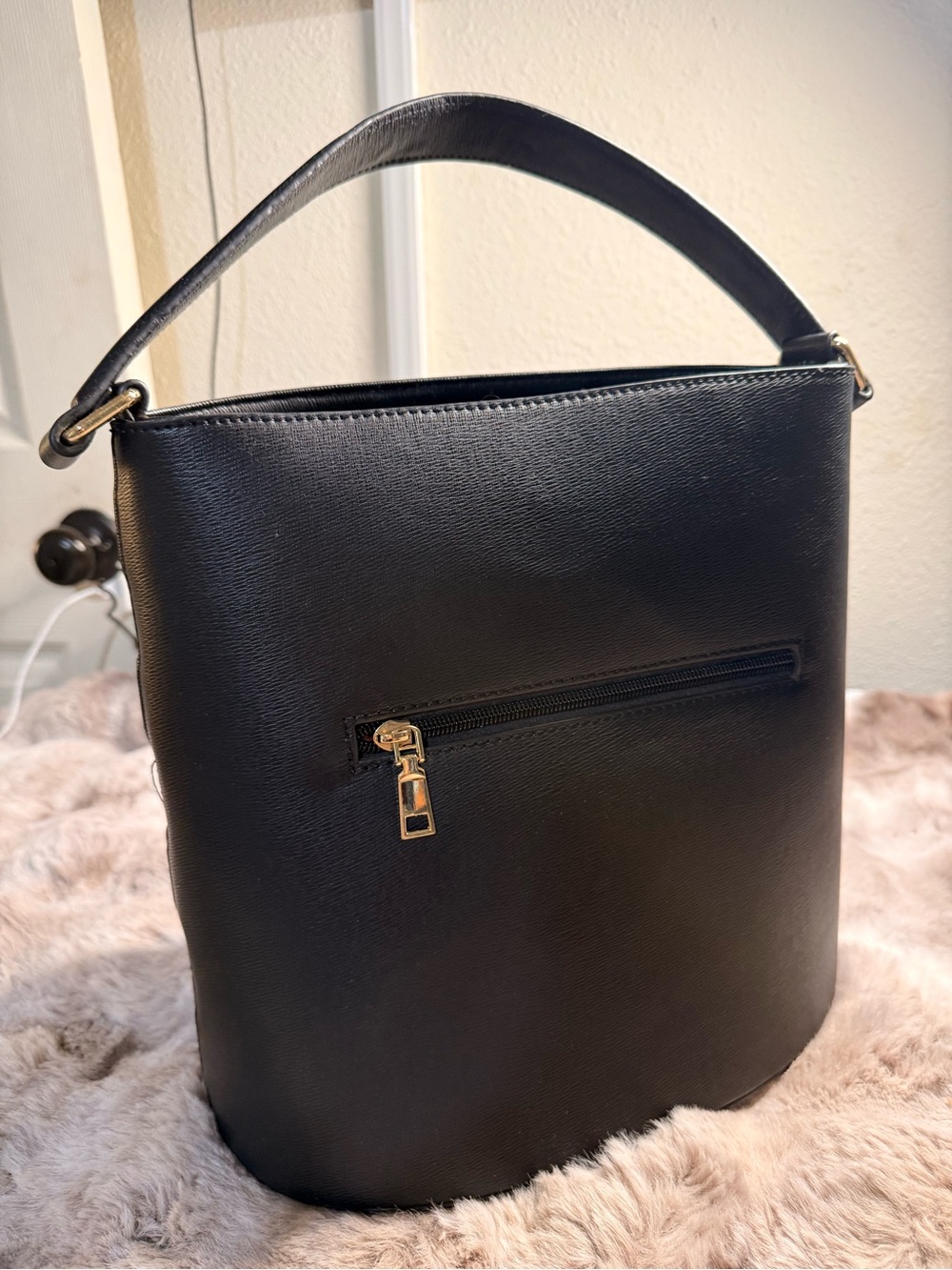 Multi-Strap Buckle Bucket Bag Designer Style large with Drawstring Insert - Picture 2 of 4